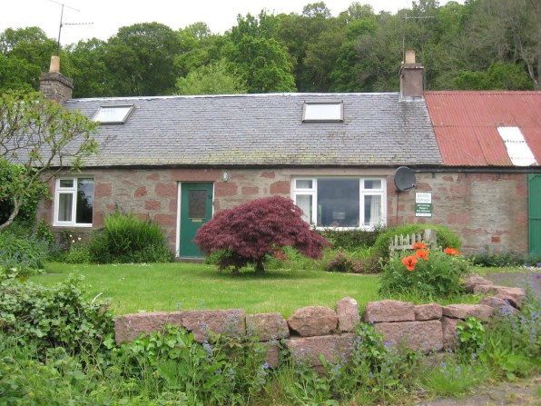 Traditional stones semi detached cottage